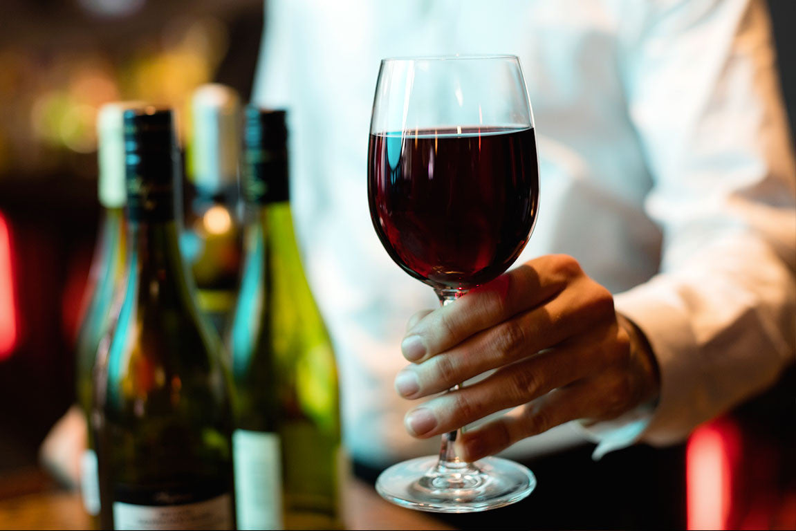 L'Histoire du Vin Rouge : Des Origines Antiques aux Grands Crus d'Aujourd'hui